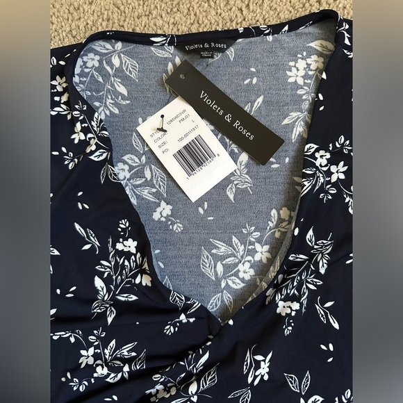 NWT Violets and Roses sleeveless blue top with white floral print size L - Picture 2 of 7